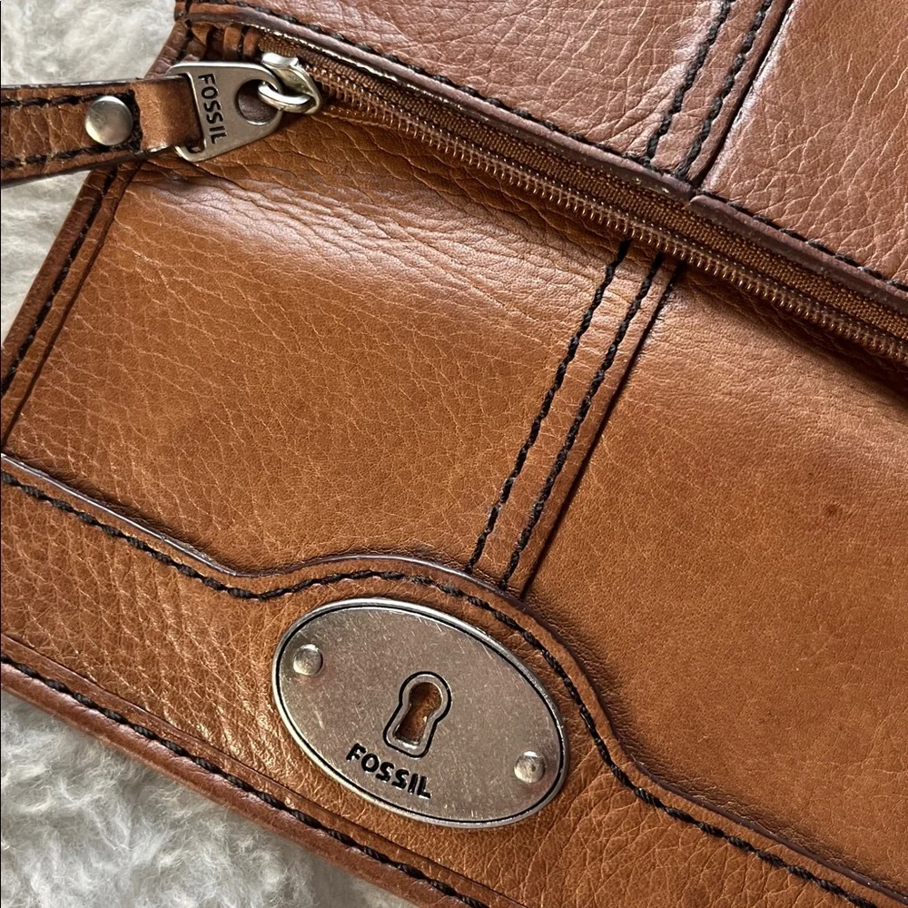 Fossil Maddox keyhole Tan Leather trifold Wallet - Picture 3 of 10